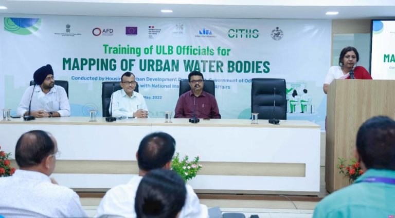 Mapping of urban water bodies