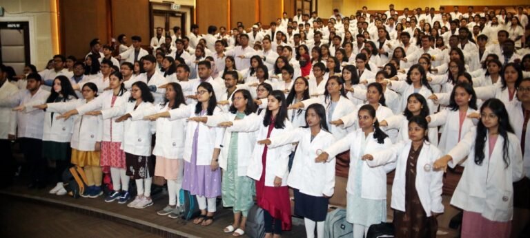 New batch at SUM go through white coat ceremony