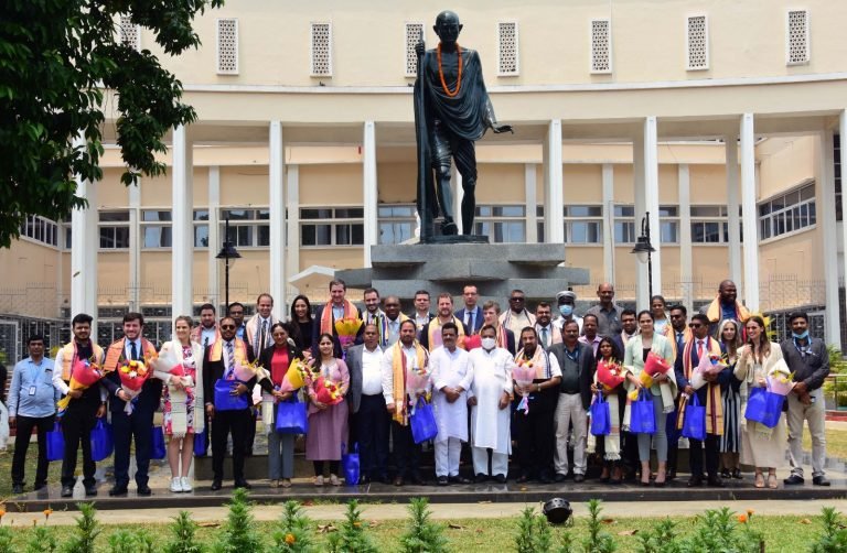 Foreign delegates say countries should face future together