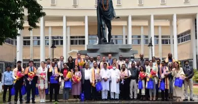 indian democracy hailed