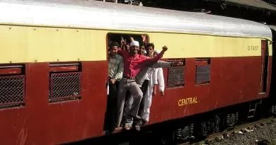 mumbai local train
